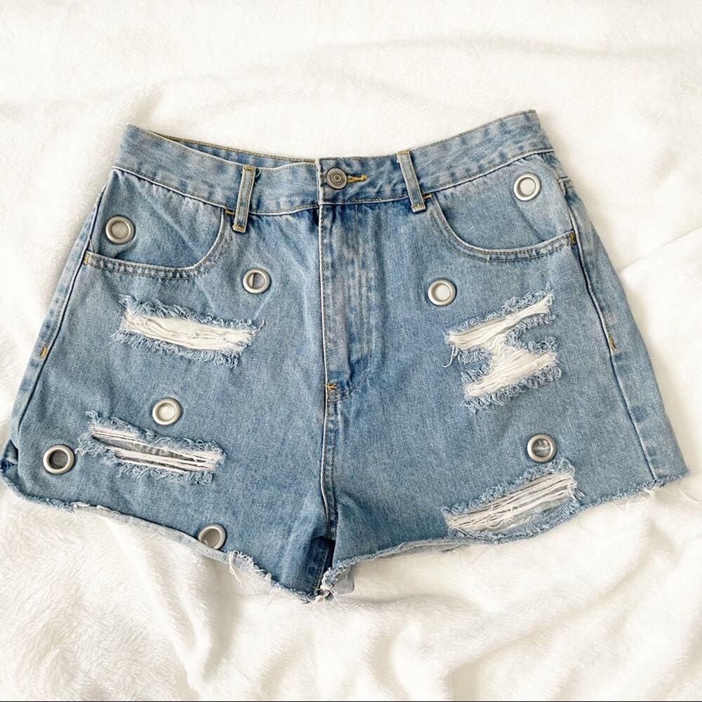 Forever 21 ripped jean shorts blue denim grommet link size 27 distressed